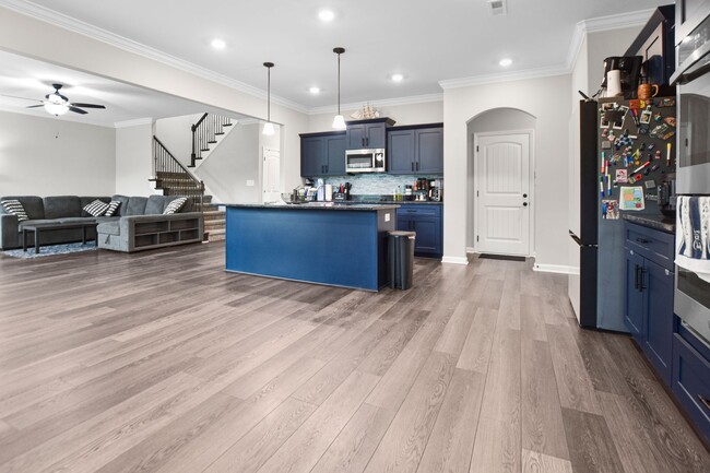 Building Photo - Pet Friendly Four Bedroom with Bonus!