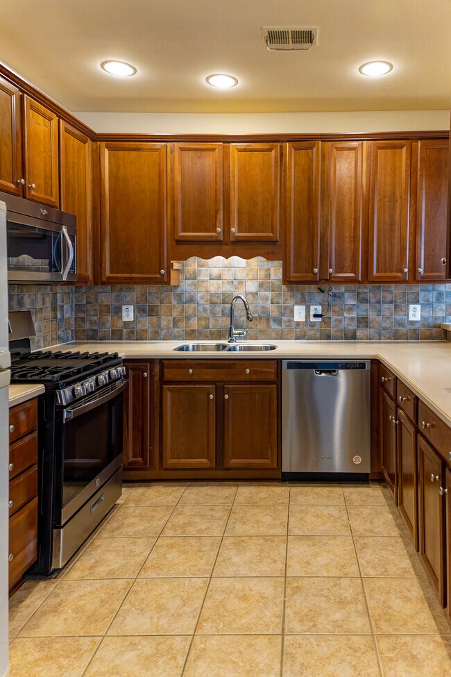 Building Photo - 315 King Farm Blvd