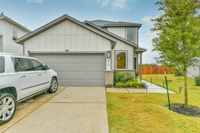 Building Photo - 1919 Quiet Gdn Ln