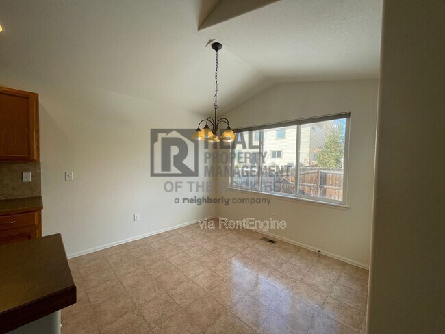 Building Photo - 420 Territory Ln