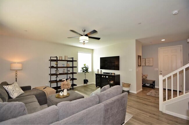 Building Photo - 6856 E Geary St