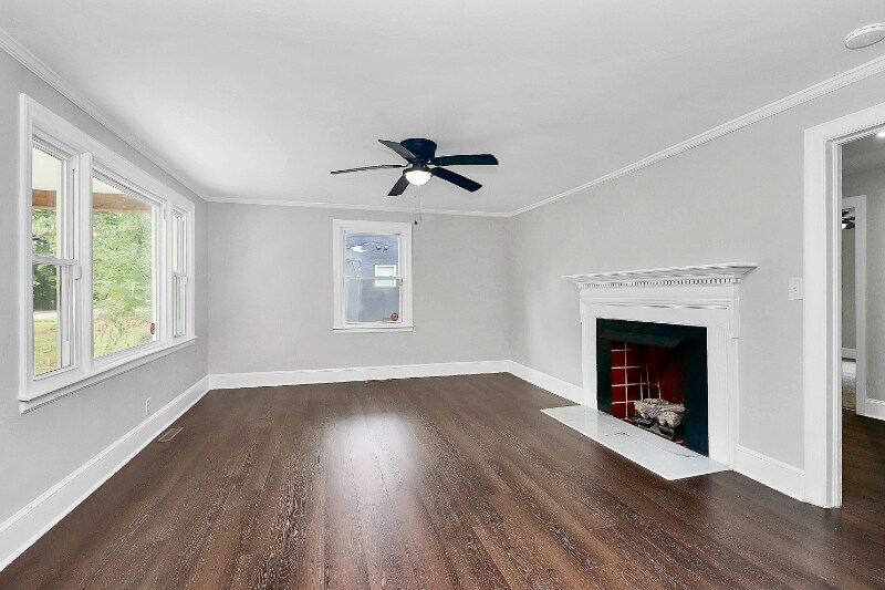 Building Photo - 5726 Oak Dr