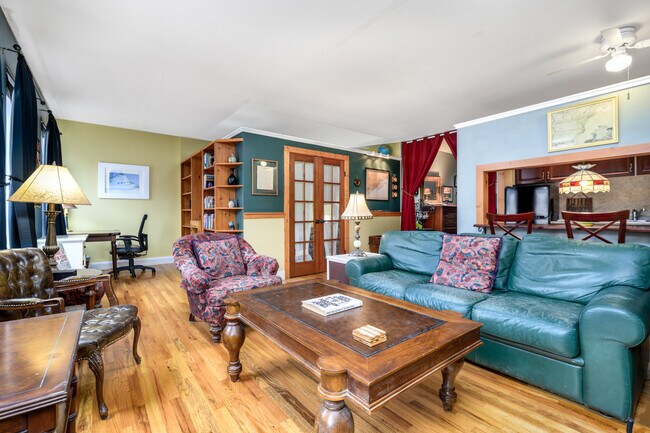 Building Photo - 94 Washington St