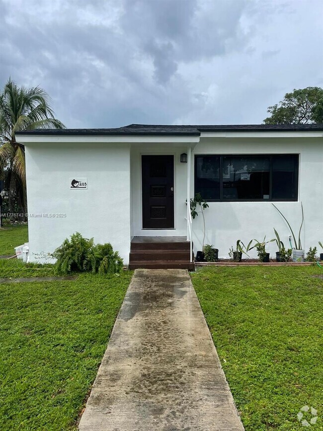 Building Photo - 1205 NW 128th St