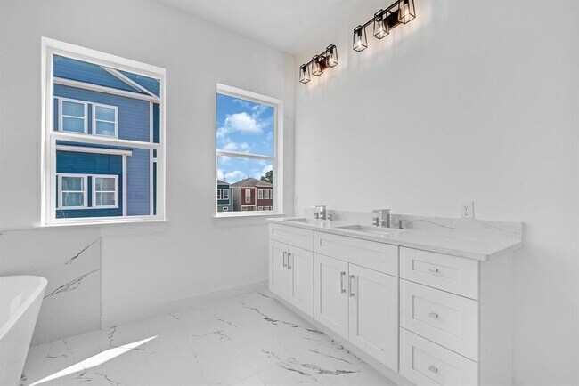 Building Photo - 2122 Oatfield Dr