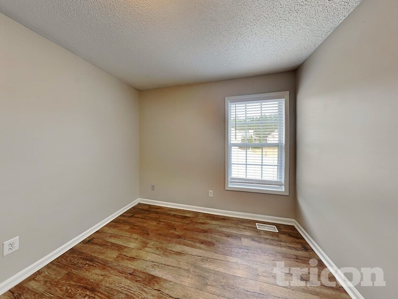 Building Photo - 115 Huntington Way