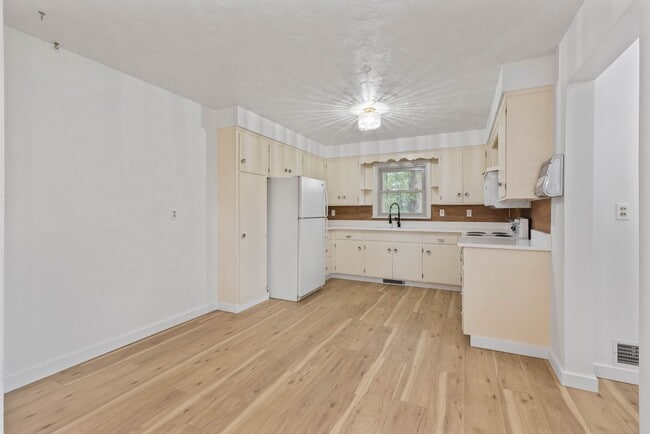 Building Photo - $300 off first month for February move-ins - Charming Country Retreat in Saint Anthony, ID