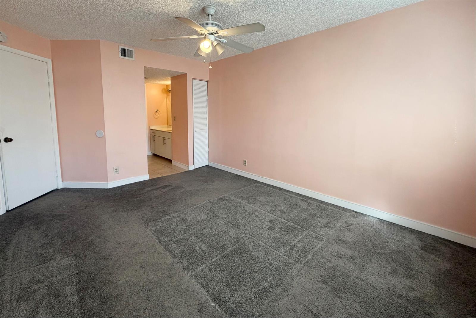 Building Photo - 9977 Westview Dr