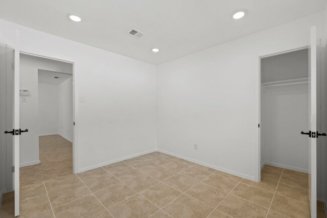 Building Photo - BEAUTIFUL HOME IN HOUSTON. MOVE IN READY!.