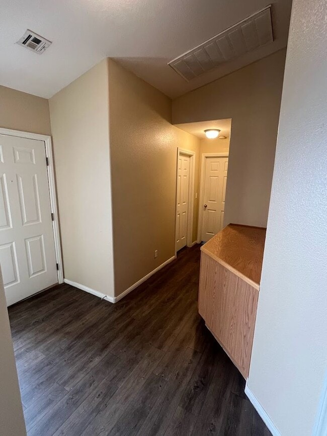 Building Photo - Great Single Story 3 Bedroom in the SW!