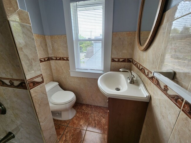 Building Photo - A Terrific Home For Your Family in Paramus