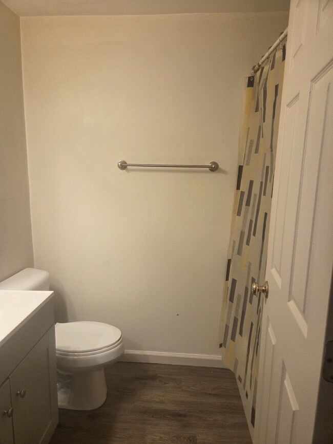 Building Photo - "Charming 2-Bed Condo in Frederick - Cozy Living Awaits!"