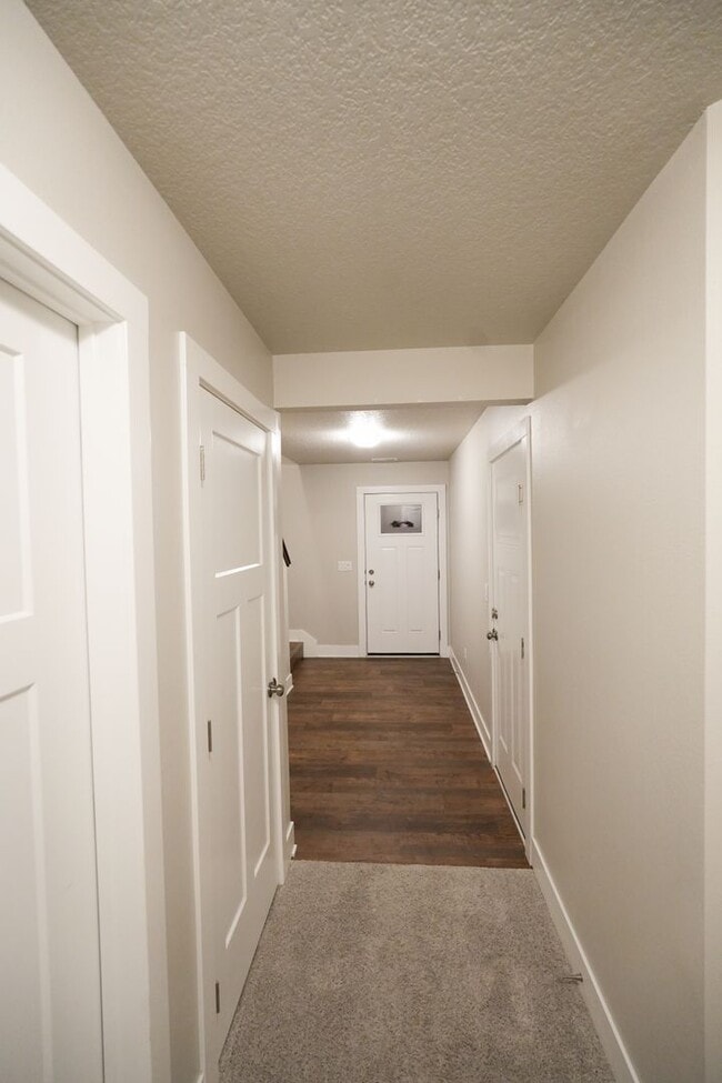 Building Photo - Welcome Home - Single Family Available Now