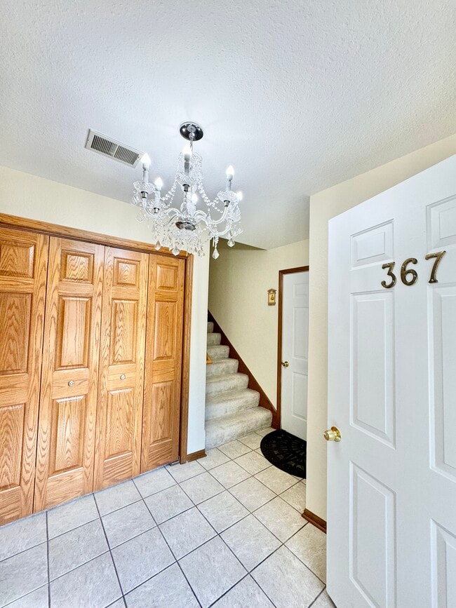 Building Photo - 367 Kristin Ct E