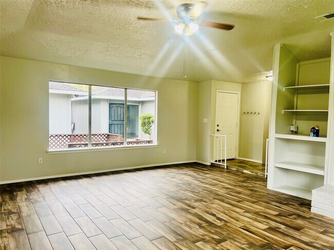 Building Photo - 13114 Benford Dr