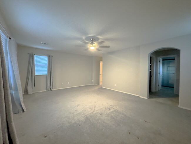 Building Photo - 3 BEDROOM HOME WITH COMMUNITY POOL, ATTACH...