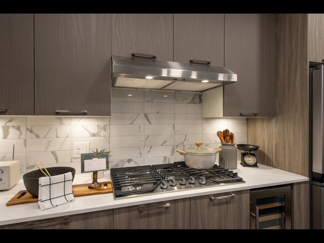 Building Photo - 510 W 20th St