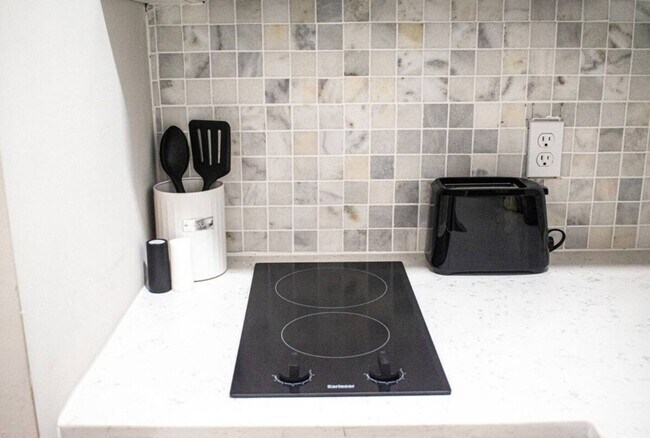 Building Photo - Glamorous Ybor Home • near Downtown