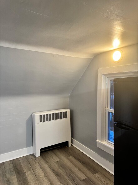 Building Photo - 82 Park Ave