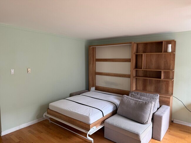 Building Photo - 2600 N Hampden Ct