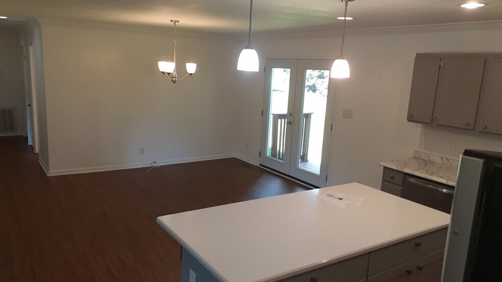 Building Photo - 2975 Charlotte Hwy