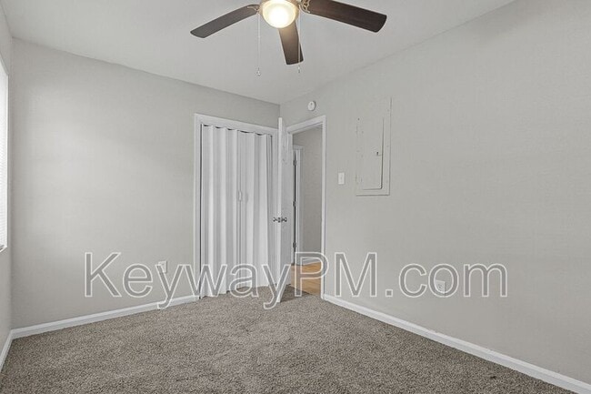 Building Photo - 3630 Columbine Dr