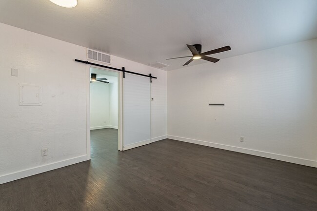 Building Photo - Move In Ready! 1BD 1 BA  In The Heart of D...