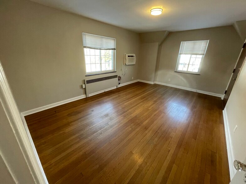 Building Photo - 6623 Ravenal Ct