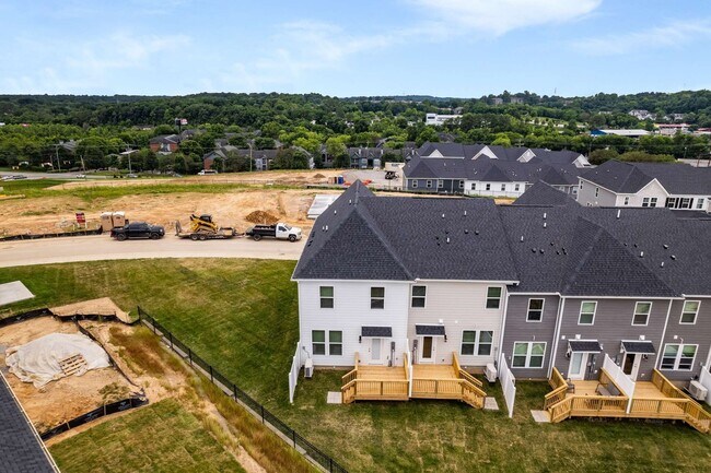 Building Photo - 5339 Bellflower Hls