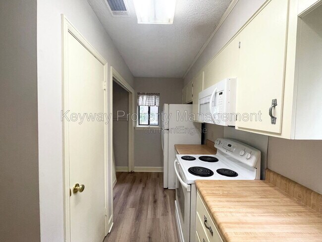 Building Photo - 839 Wimbledon Dr