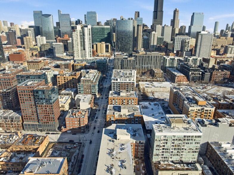 Building Photo - 949 W Madison St