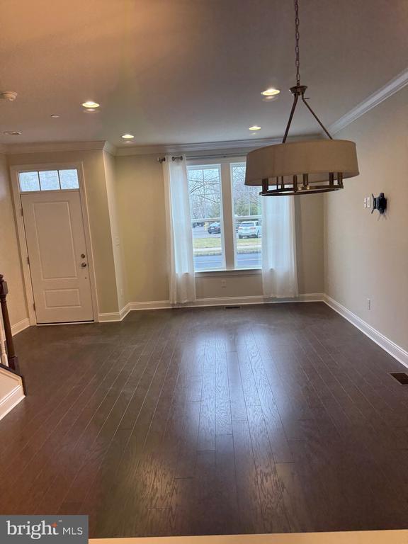 Building Photo - 220 Charles Ellis Dr