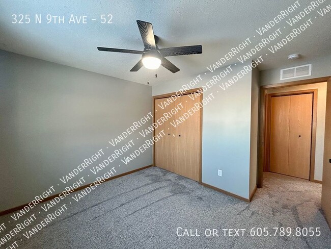 Building Photo - Walk Out 2 Bedroom With Private Patio!