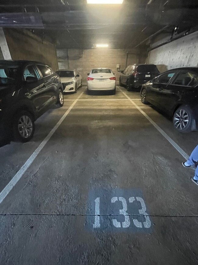 Building Photo - Two Masters Plus Loft Updated Condo in Long Beach