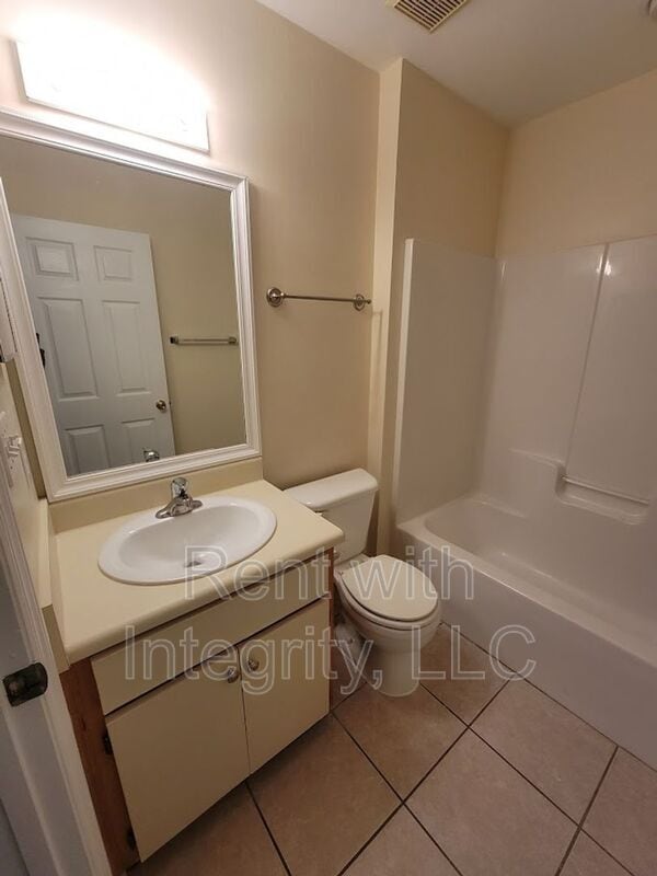 Building Photo - 1350 Castelnau Ct