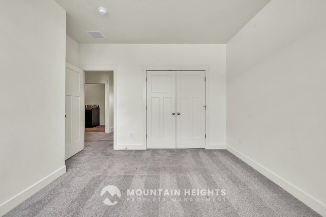 Building Photo - 607 Sawback Ln