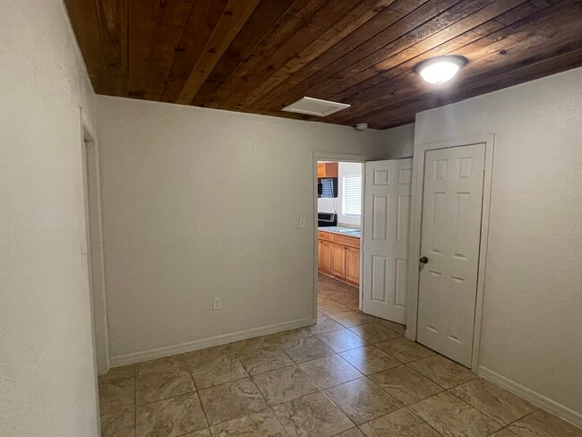 Building Photo - 1008 3rd St