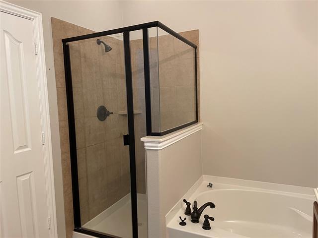 Building Photo - 4603 Oakview Dr