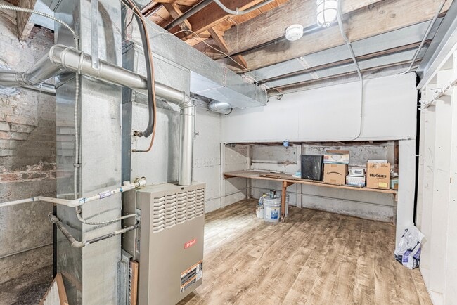 Building Photo - 2817 Maple Ave