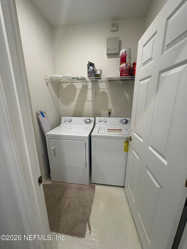 Building Photo - 13810 Sutton Park Dr N