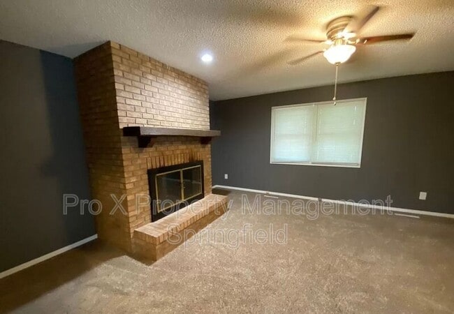 Building Photo - 5615 S Farm Rd 163