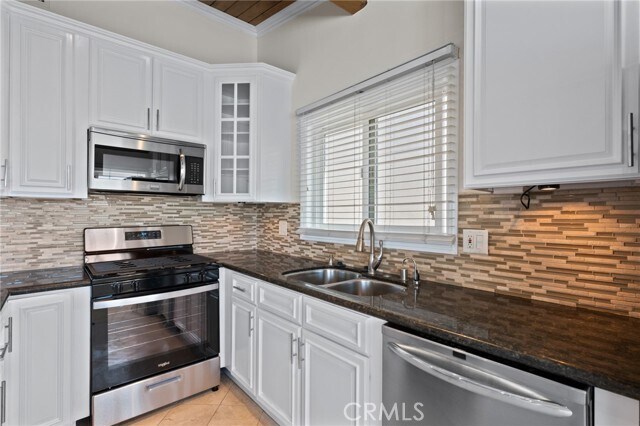 Building Photo - 648 Loma Dr