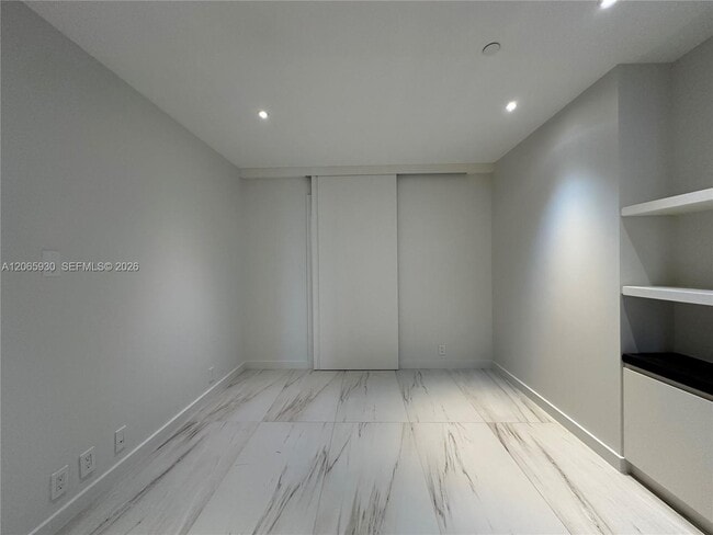 Building Photo - 251 Crandon Blvd