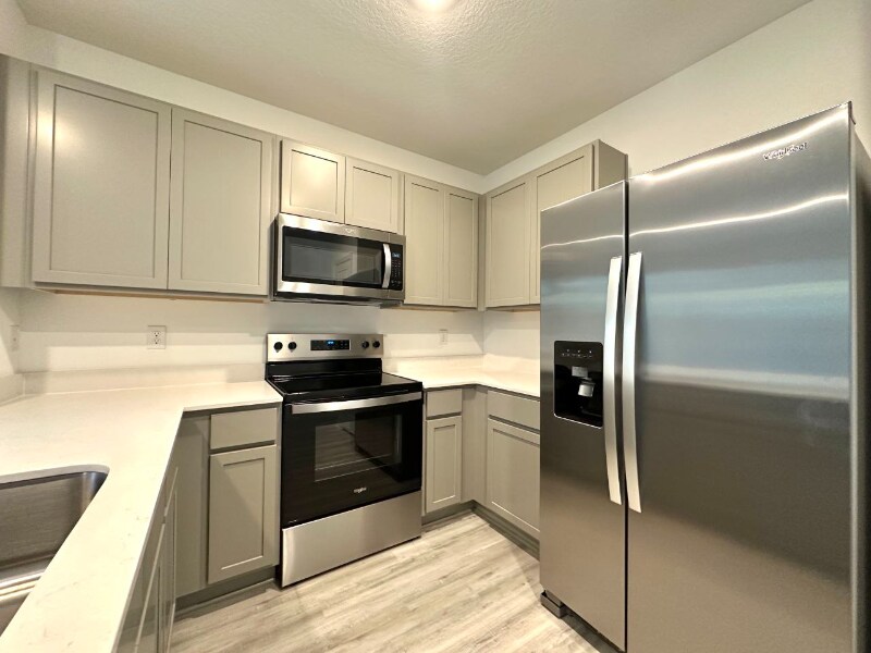 Building Photo - 2933 Canary Ave