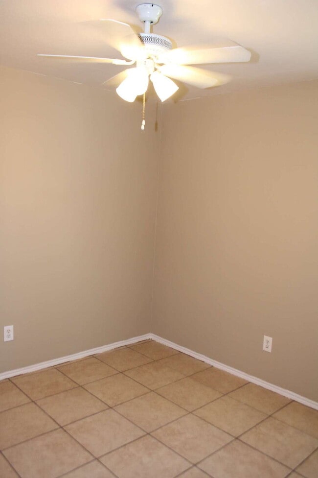 Building Photo - 2136 Coelum Ct