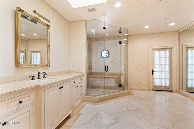 Building Photo - 1101 Oak Mirage Pl