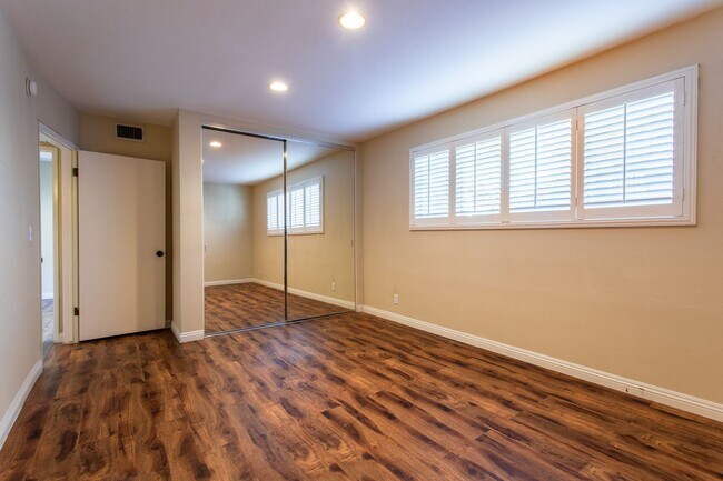 Building Photo - Updated West Hollywood Condo