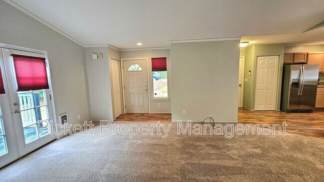 Building Photo - 11389 Symes Rd NW