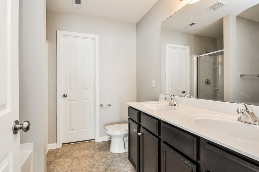 Building Photo - 5006 Watsonia Dr