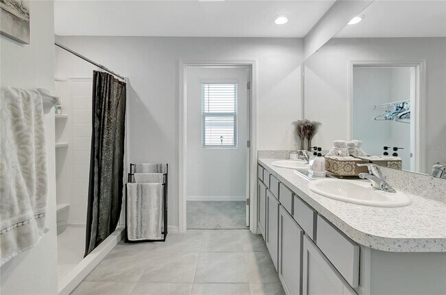 Building Photo - 7737 Rosewood Gdn Lp